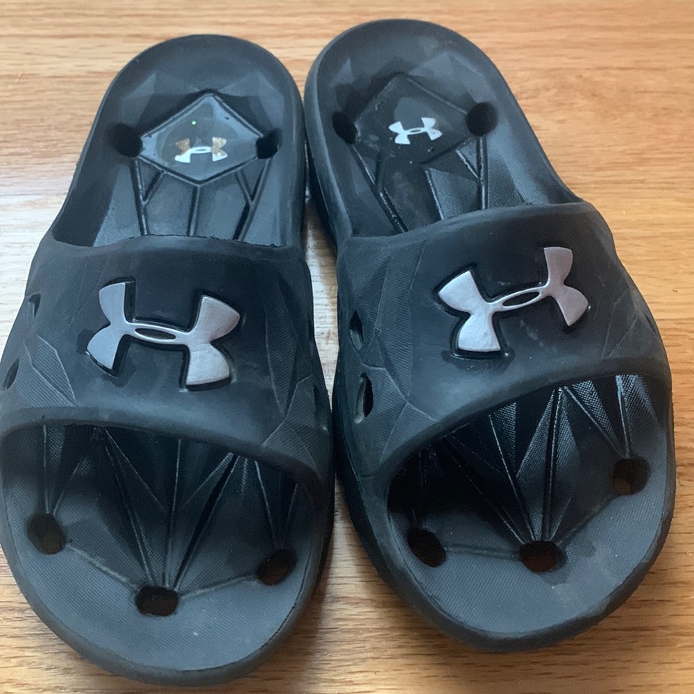 EUC size 1 under armour slides